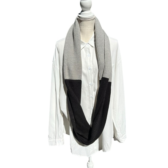 ♠️Kate Spade Black & Gray Color Block Knit Infinity Scarf with Charm - Picture 9 of 12